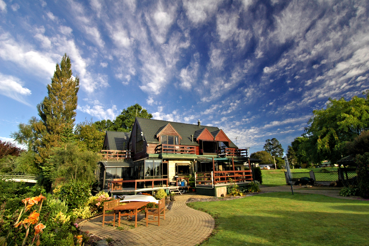 Lake Rotorua Lodge exterior. Photo © Home At First.