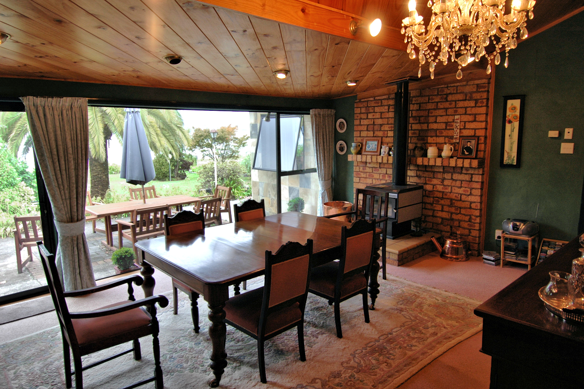 Rainbow Lodge: indoor/outdoor dining. Photo © Home At First.