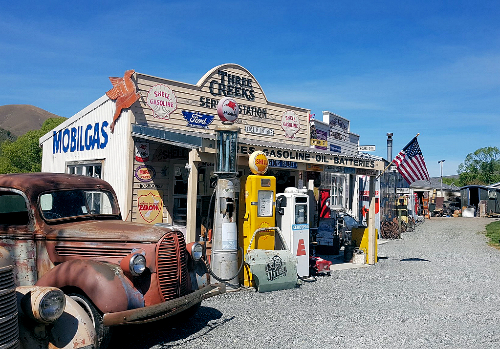 Mackenzie Country - Burkes Pass - Three Creeks Service Station. Photo southcanterburynz.