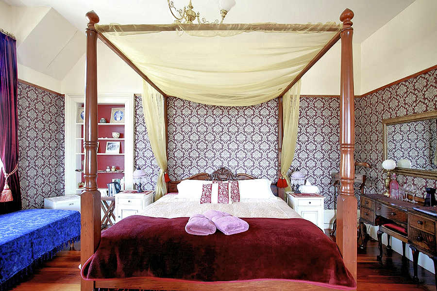 Nelson: Victorian Inn - king bedroom 3 with 4-poster bed. Photo courtesy the owners.