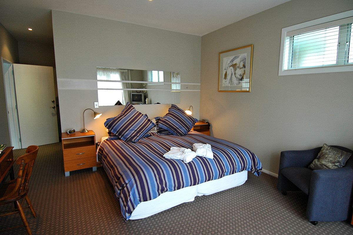 Queenstown Inn: Lower Apartment Double Bedroom 1. Photo © Home At First.