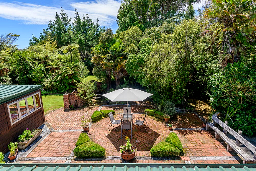 Westland Lodge: Patio for guests' use. Photo courtesy the owners.